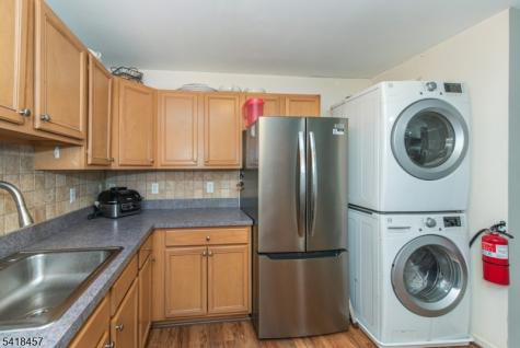 127 Falcon Ridge Way N Hamburg NJ 07419