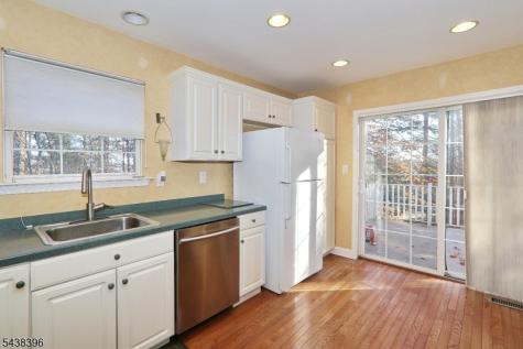 13 Minuteman Ct Ondo Bernards NJ 07920