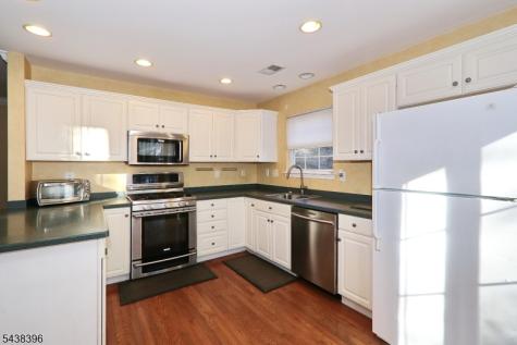 13 Minuteman Ct Ondo Bernards NJ 07920