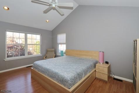 13 Minuteman Ct Ondo Bernards NJ 07920