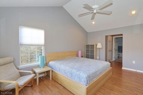 13 Minuteman Ct Ondo Bernards NJ 07920