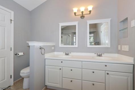13 Minuteman Ct Ondo Bernards NJ 07920
