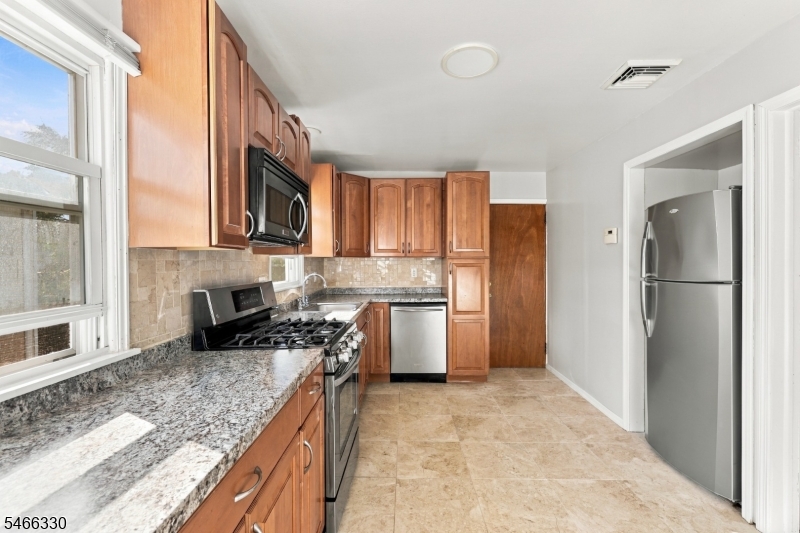 3 General Karge Court Elizabeth NJ 07202