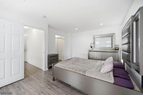 216 Barringer Drive Nutley NJ 07110