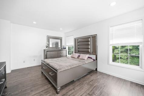 216 Barringer Drive Nutley NJ 07110