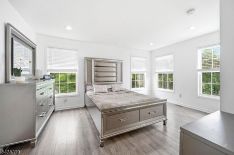216 Barringer Drive Nutley NJ 07110