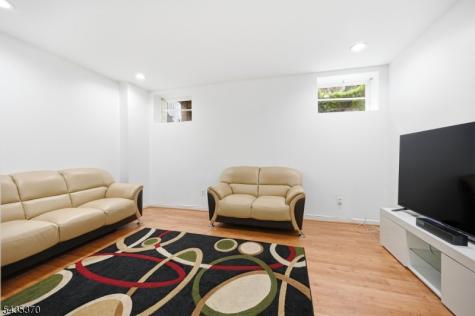 216 Barringer Drive Nutley NJ 07110