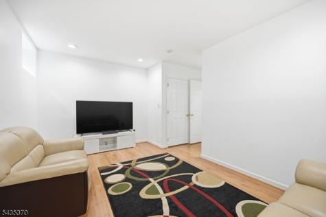 216 Barringer Drive Nutley NJ 07110