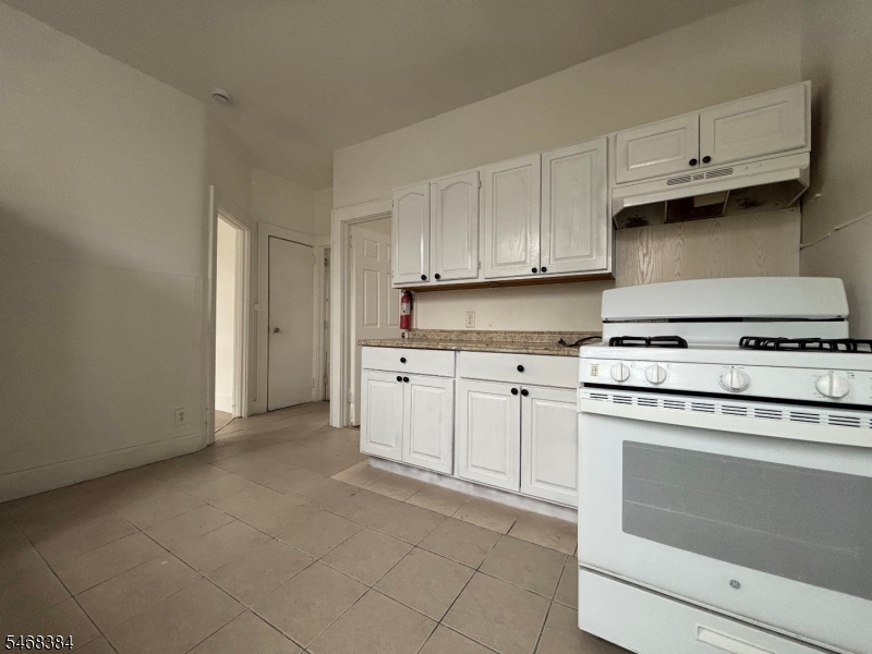 60 4TH Street Elizabeth NJ 07206