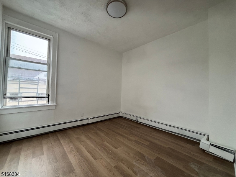 60 4TH Street Elizabeth NJ 07206