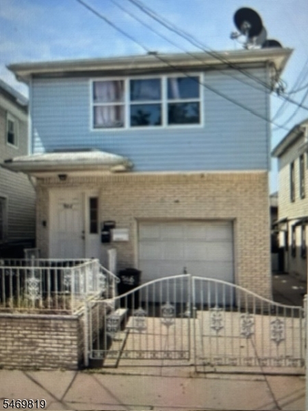 566 2ND Avenue Elizabeth NJ 07202