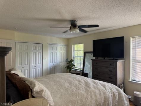 4 Woodward Ln Ondo Bernards NJ 07920
