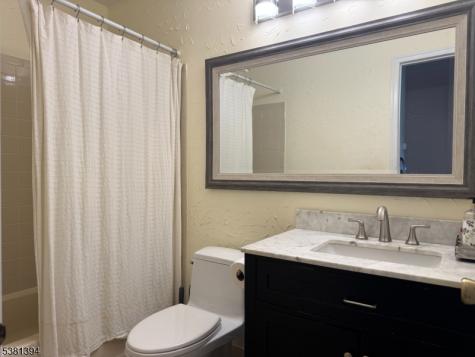 4 Woodward Ln Ondo Bernards NJ 07920