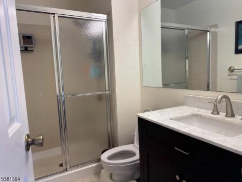 4 Woodward Ln Ondo Bernards NJ 07920