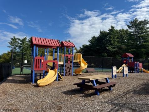 4 Woodward Ln Ondo Bernards NJ 07920