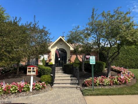 4 Woodward Ln Ondo Bernards NJ 07920