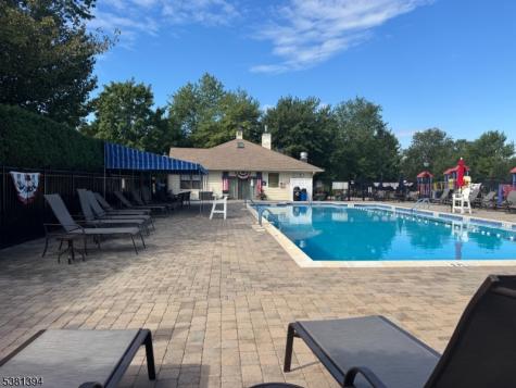 4 Woodward Ln Ondo Bernards NJ 07920