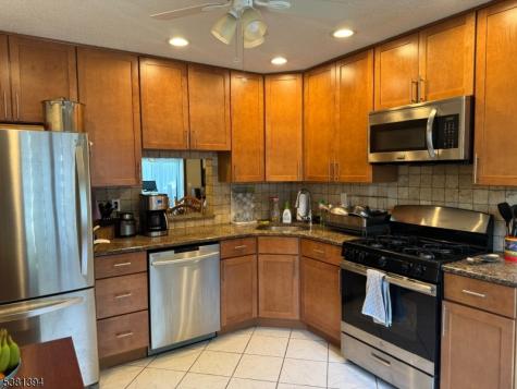 4 Woodward Ln Ondo Bernards NJ 07920