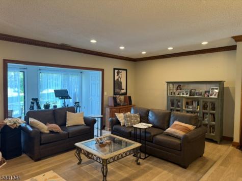 4 Woodward Ln Ondo Bernards NJ 07920