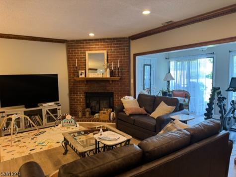 4 Woodward Ln Ondo Bernards NJ 07920