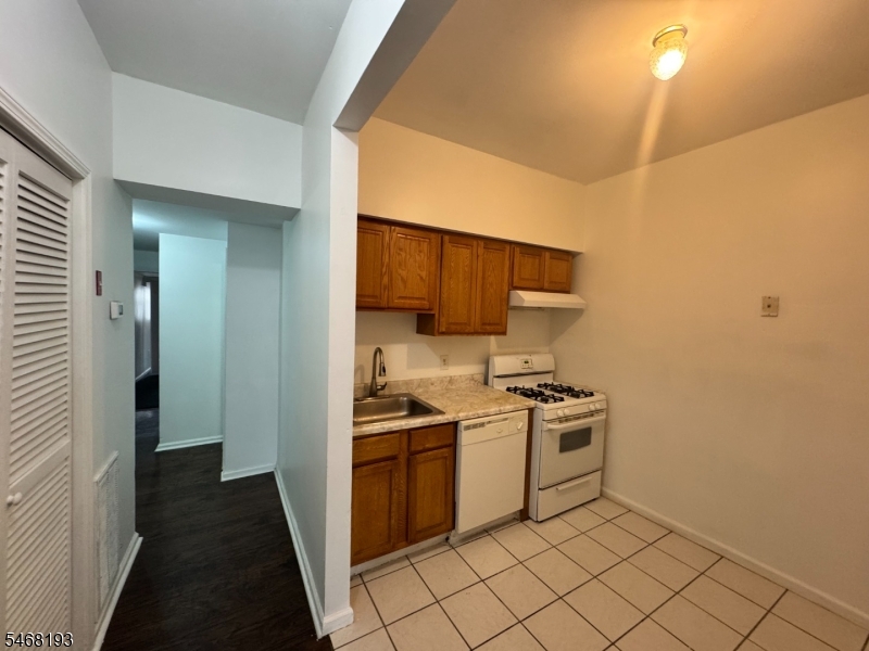 44 3RD Street Newark NJ 07107