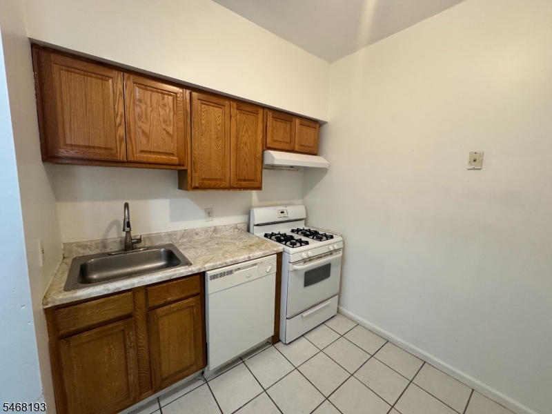 44 3RD Street Newark NJ 07107