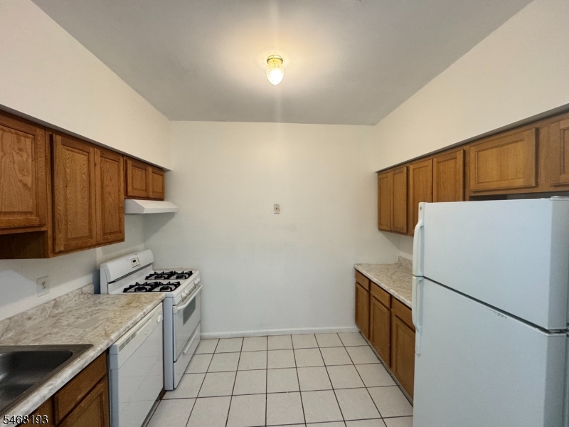 44 3RD Street Newark NJ 07107