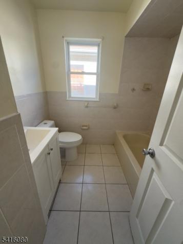 549 Hawthorne Avenue Apt 3 Newark NJ 07112