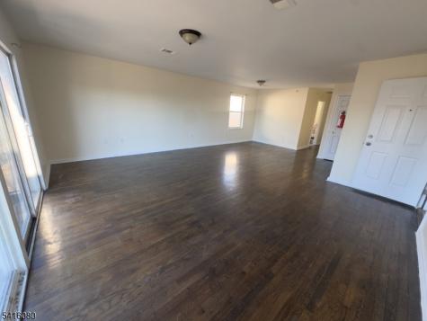 549 Hawthorne Avenue Apt 3 Newark NJ 07112