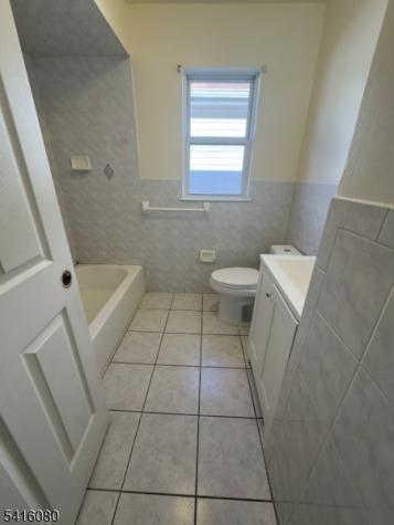 549 Hawthorne Avenue Apt 3 Newark NJ 07112