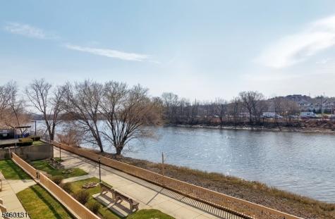 651 Riverside Avenue Lyndhurst NJ 07071
