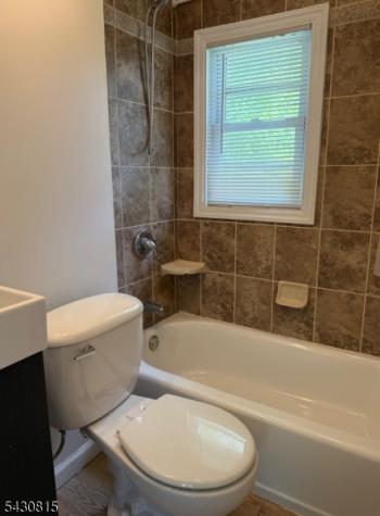 2 Chase Drive Roxbury NJ 07847
