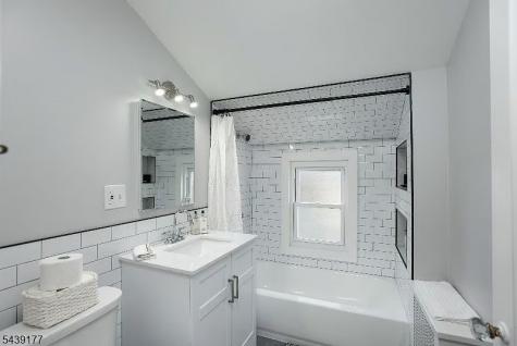 35 Hazelwood Road Bloomfield NJ 07003