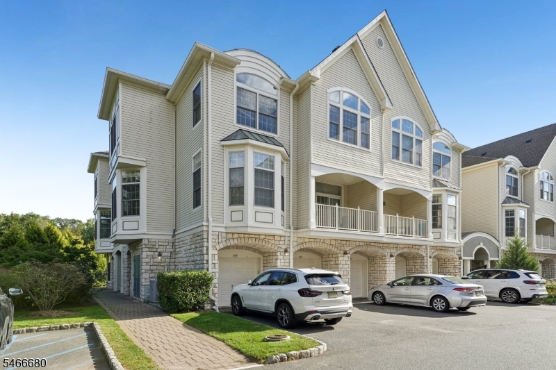204 Edmonton Court Livingston NJ 07039