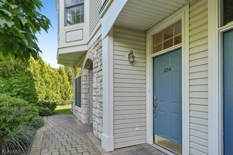 204 Edmonton Court Livingston NJ 07039