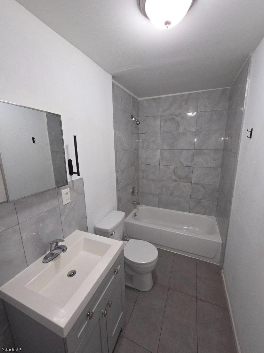 61 S Maple Avenue East Orange NJ 07018