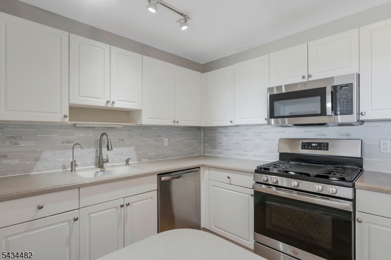 1636 King Court Green Brook NJ 08812