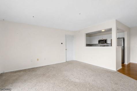 1636 King Court Green Brook NJ 08812
