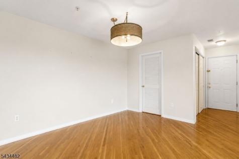 1636 King Court Green Brook NJ 08812