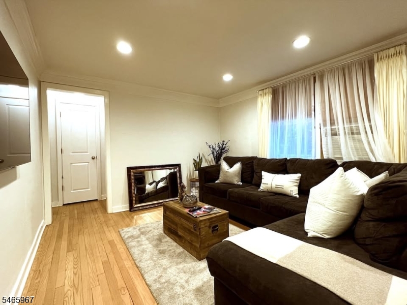 517 Brooklawn Avenue Roselle NJ 07203