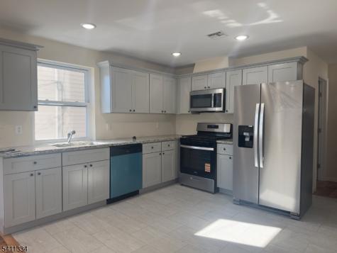 487 S 18th Street 1st Fl Newark NJ 07103