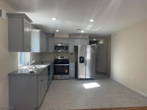 487 S 18th Street 1st Fl Newark NJ 07103