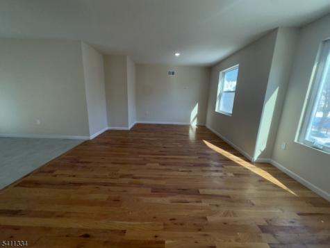 487 S 18th Street 1st Fl Newark NJ 07103