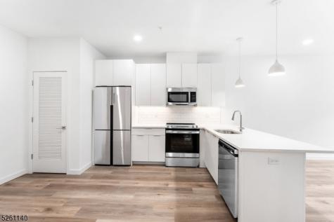 25 Freeway Drive East Orange NJ 07018