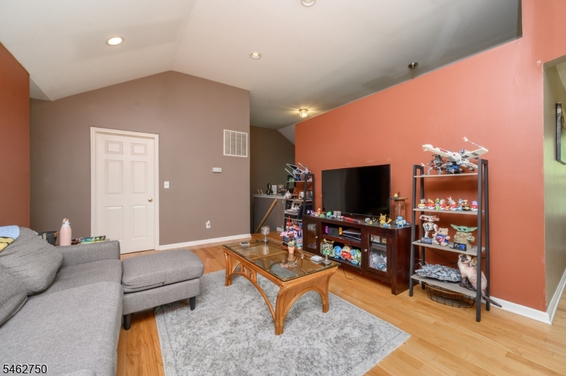 60 Waugh Court Bridgewater NJ 08807