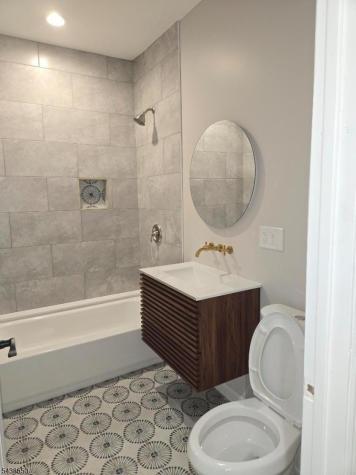 64 Llewellyn Avenue Bloomfield NJ 07003