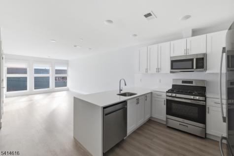 526 Mulberry Street Newark NJ 07114