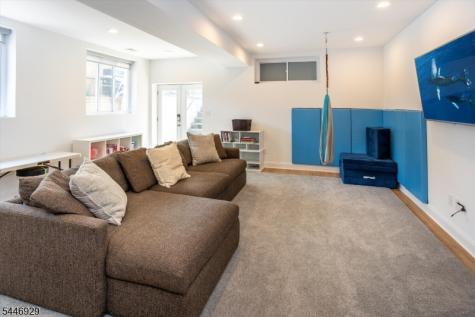 8 Willard Place Montclair NJ 07042