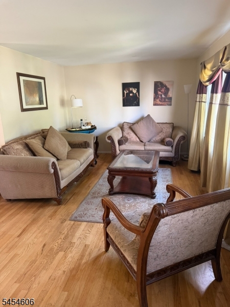 652 Holly Lane North Brunswick NJ 08902