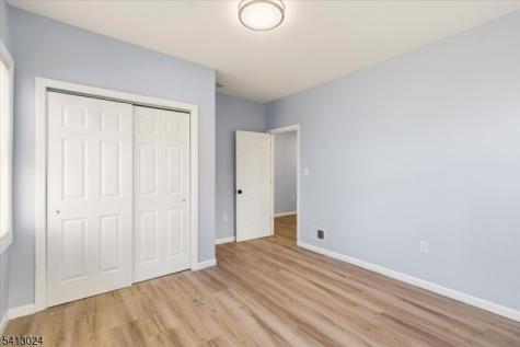 76 Grumman Avenue Newark NJ 07112